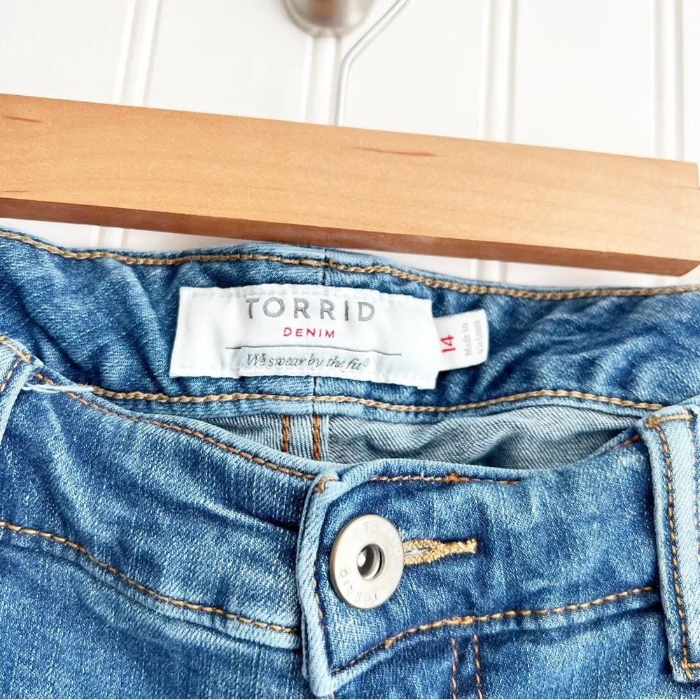 Torrid Size 14 Distressed Denim Jeans Cut 202087